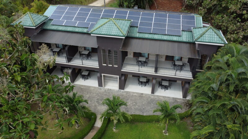 Hotel boutique en Playa Carrillo con alto rendimiento y potencial de expansión