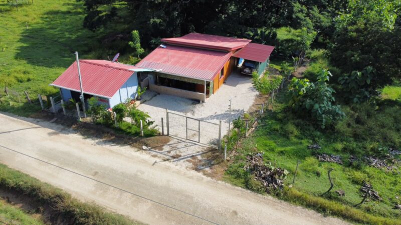 Casa en Venta en Hojancha | Propiedad de 600 m² con Local Comercial Activo