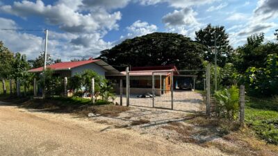 Casa en Venta en Hojancha | Propiedad de 600 m² con Local Comercial Activo