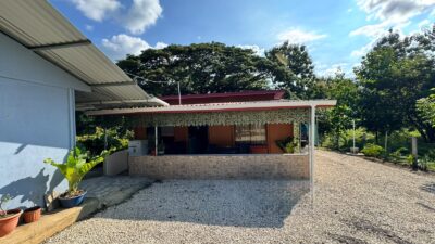 Casa en Venta en Hojancha | Propiedad de 600 m² con Local Comercial Activo